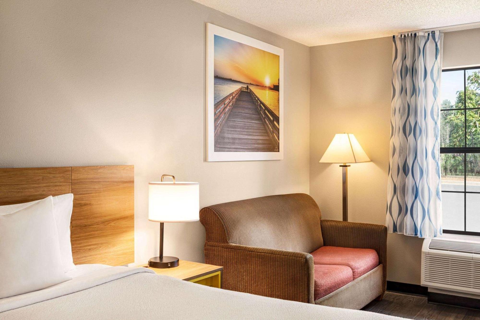 Days Inn By Wyndham Shallotte Extérieur photo